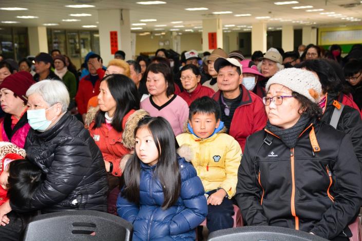 視察龜山區長庚里修繕工程 鄭市長：協助維護社區公設，讓居民生活更方便