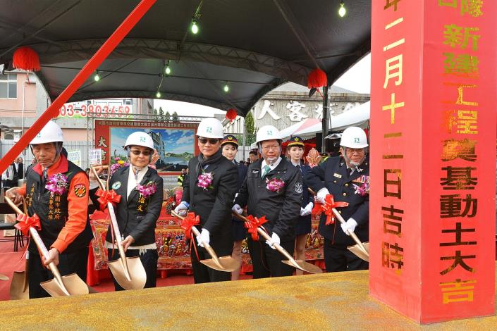交通警察大隊大溪分隊辦公廳舍奠基動土 鄭市長：108年4月完工，呈現親民形象