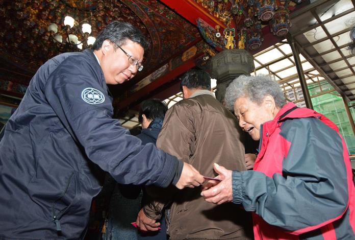 蘆竹田心土地正神廟參香 鄭市長：期盼福袋帶給大家福氣滿滿、狗年旺旺