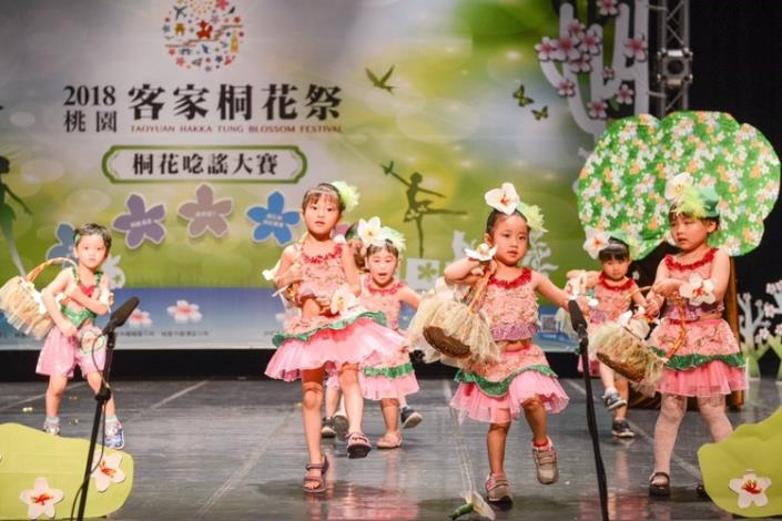 「2018桃園客家桐花祭」桐花唸謠大賽 鄭市長：支持客語扎根計畫，期盼客語使用比例持續成長