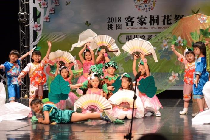 「2018桃園客家桐花祭」桐花唸謠大賽 鄭市長：支持客語扎根計畫，期盼客語使用比例持續成長
