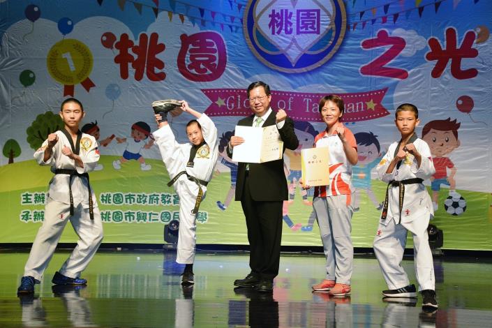 107年桃園之光表揚大會 鄭市長：持續提供學校資源，讓每個孩子的潛力獲得發展