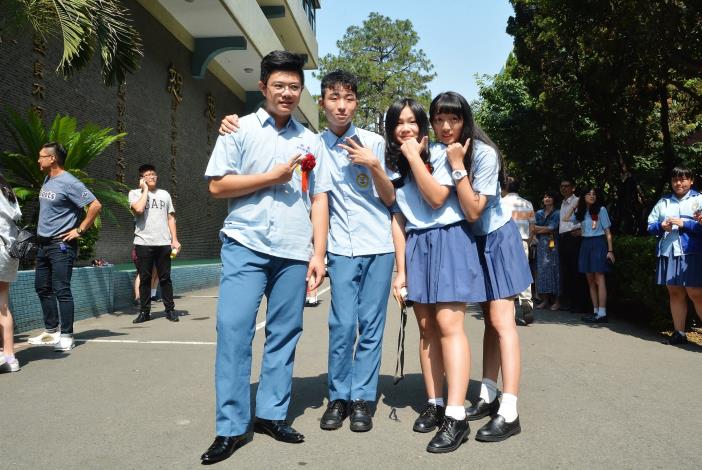 天主教振聲高級中學106學年度畢業典禮 鄭市長：祝福畢業生畢業快樂，勇敢追夢，做自己的主人
