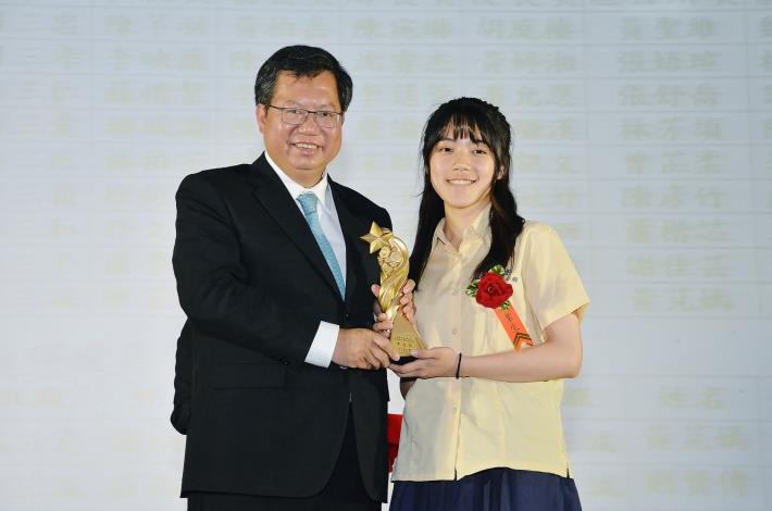 天主教振聲高級中學106學年度畢業典禮 鄭市長：祝福畢業生畢業快樂，勇敢追夢，做自己的主人