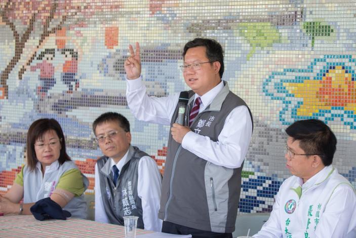 履勘龍星國小操場更新 鄭市長：預計20週年校慶前完工，讓學生使用更方便