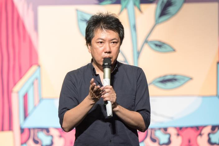 策展人耿一偉致詞