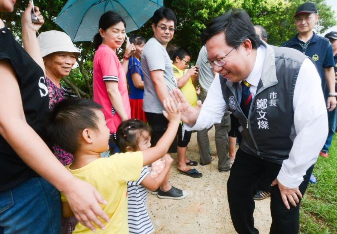 鄭市長與民眾互動1