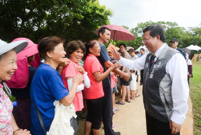 鄭市長與民眾互動2