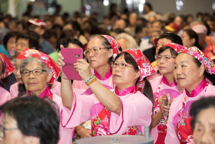 市民朋友拍攝簡報內容