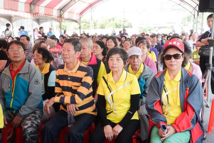 民眾聆聽簡報