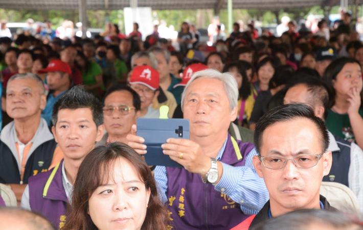 市民朋友專注聆聽工程簡介