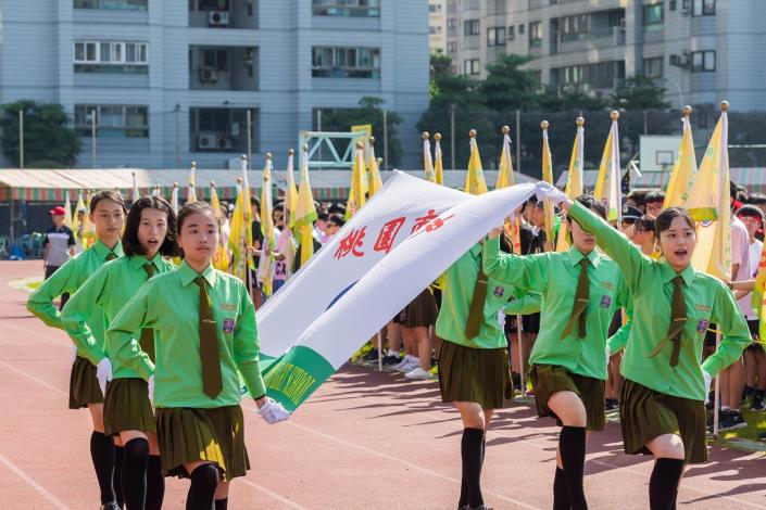 武陵高中校旗進場