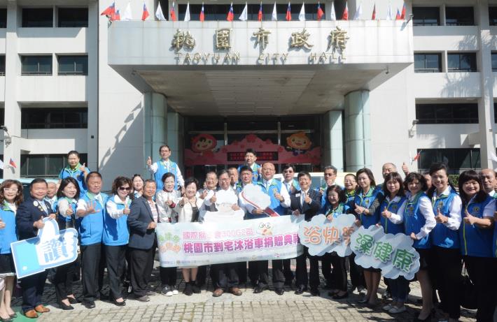 市長和與會來賓合影