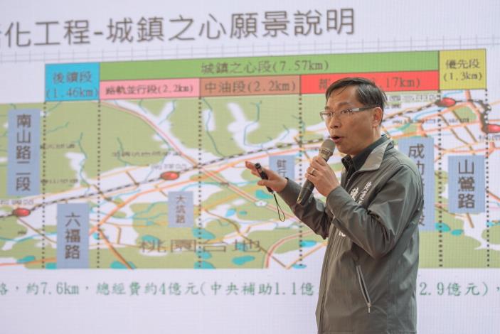 捷運局長陳文德進行簡報