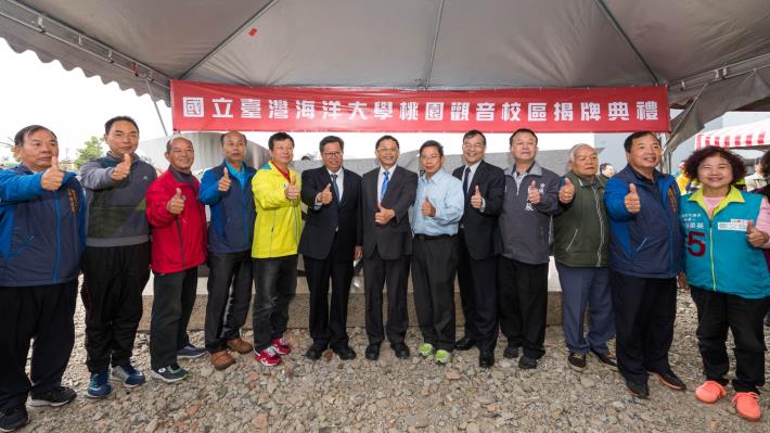 市長和與會來賓合影