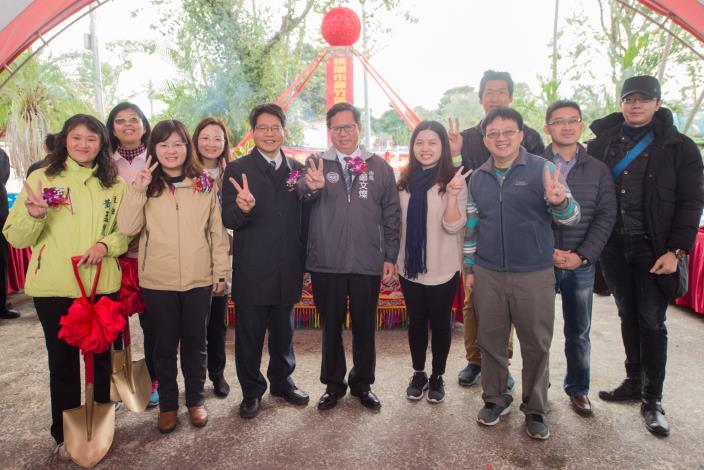 市長和與會來賓合影