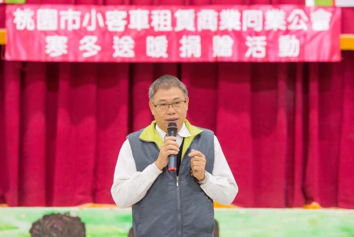 李理事長致詞，希望讓社會每個角落需要幫助的人都能感受到溫暖
