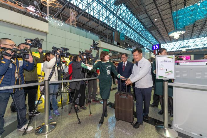 交通部長體驗旅客至桃機搭機流程