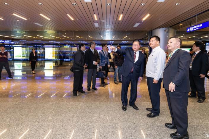 市長陪同部長檢視桃機春節疏運整備情況