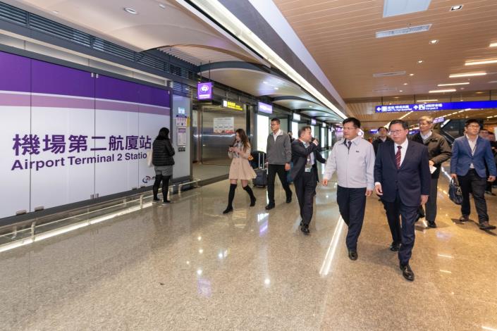 市長陪同部長巡視桃機各環節