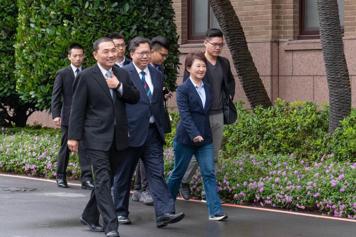 鄭市長與台中市長盧秀燕、新北市長侯友宜同行