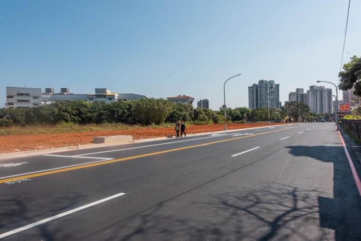 義民公園周邊道路改善後，道路寬敞平整，提供用路人更好交通品質