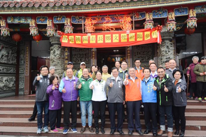 市長和與會來賓於富文宮前合影