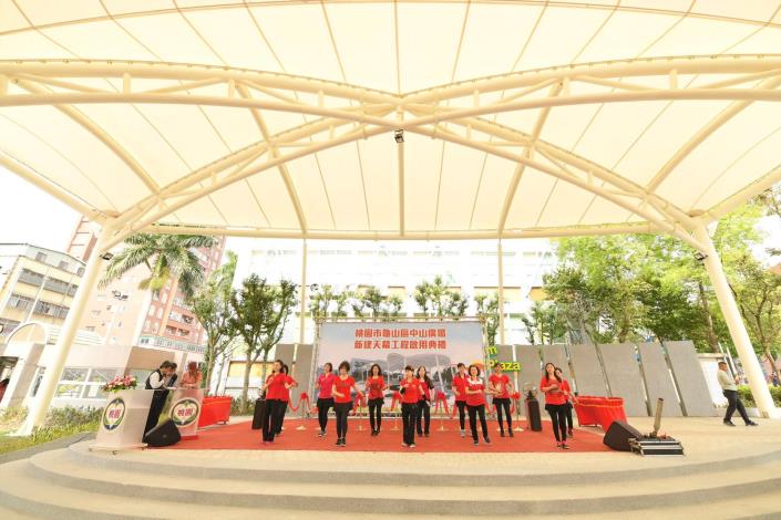 啟用典禮上有精彩的表演