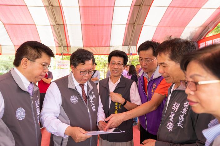 市長與里長討論活動中心未來功能