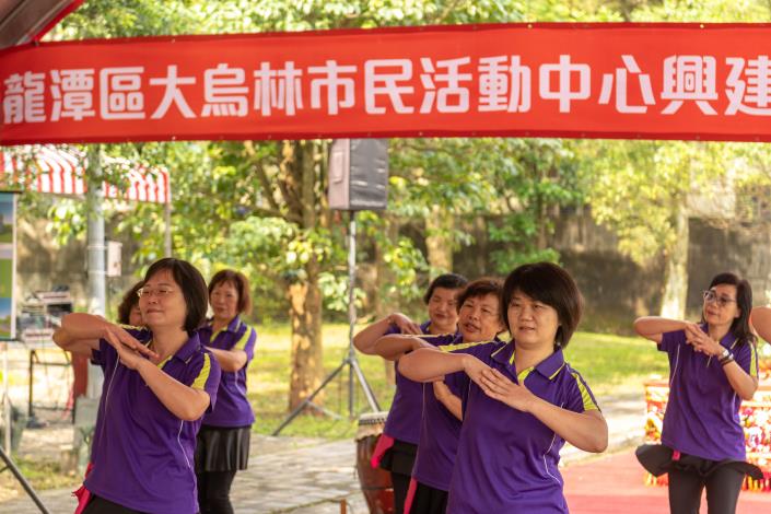 市民朋友歌舞表演