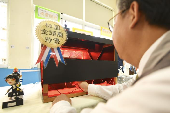 市長觀摩自造教育及科技教育學習成果作品