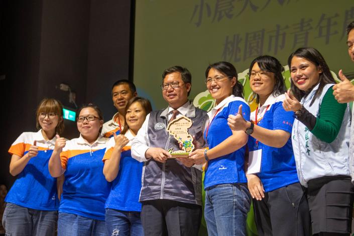 市長與團隊成員合影