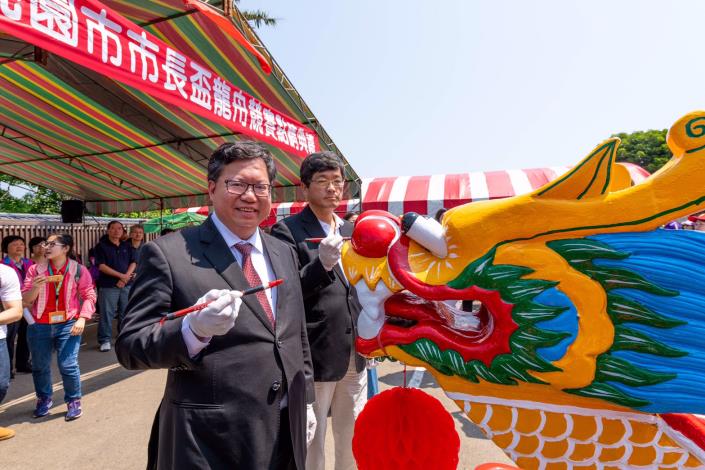 市長為龍舟開光點睛