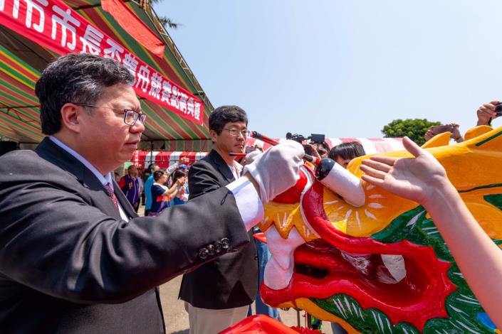 市長為龍舟開光點睛