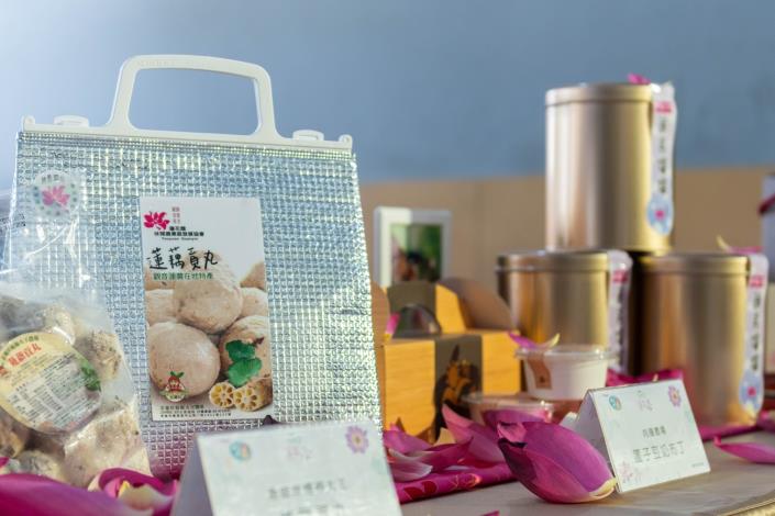記者會現場展出各式特色商品