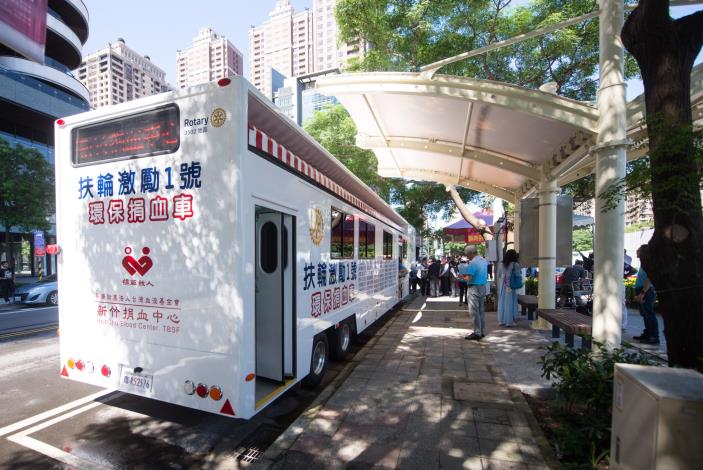 無動力環保捐血車與捐血亭一隅