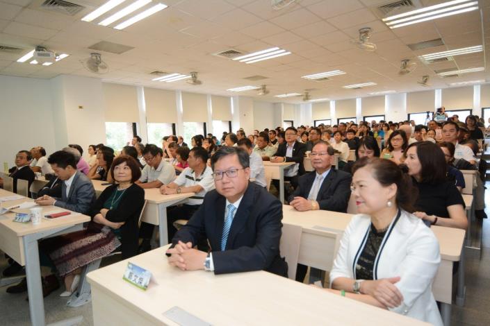 政務委員兼國發會主委陳美伶、經濟部次長王美花均出席論壇