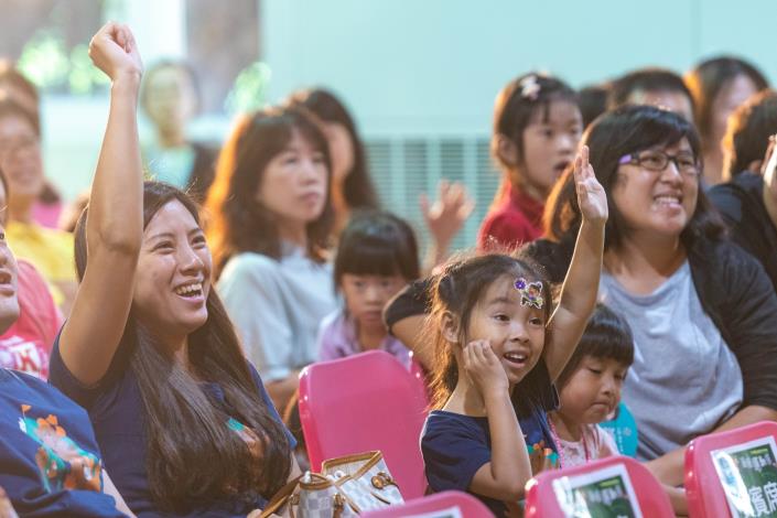 不少家長帶領孩子前來參加活動