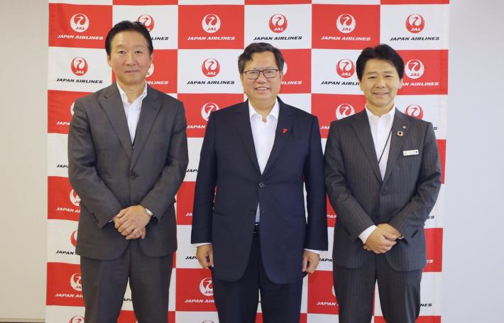 市長與日航代表合影