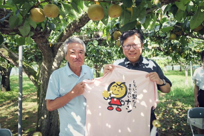 千葉縣議會議員秋本享志贈送市長紀念衫