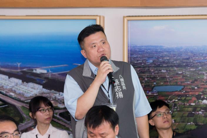 八德區長蔡志揚進行簡報