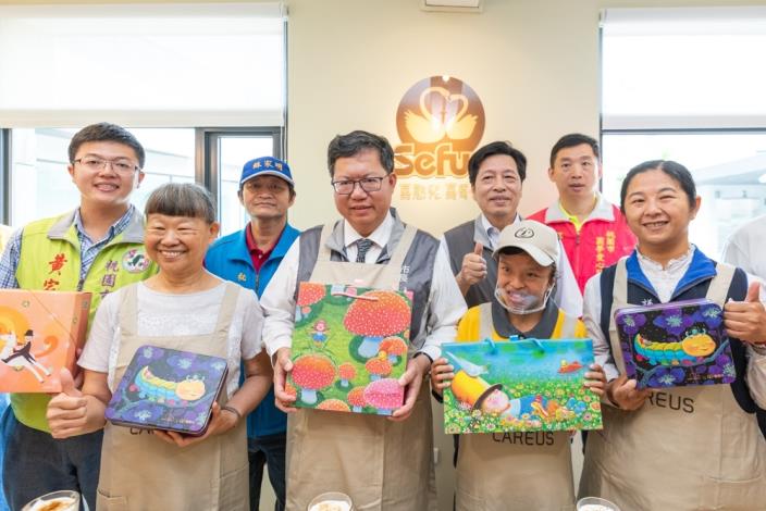 桃園南門公園庇護商店即日起至10月31日止，凡至桃園南門公園庇護商店消費滿100元就送100元抵用券