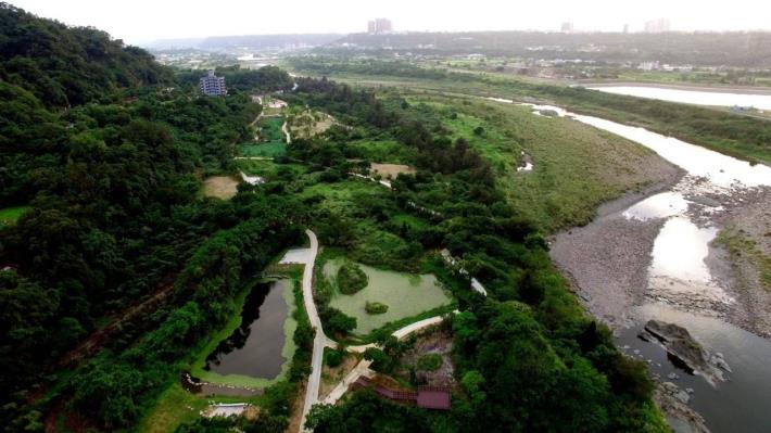 水務局「大漢溪山豬湖生態親水園區」獲得最佳環境文化類特別獎
