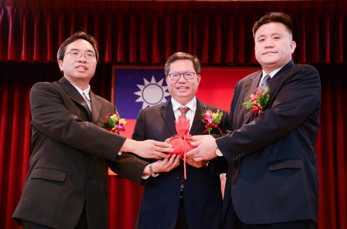 市長與蘆竹區長蔡志揚及八德區長邱瑞朝合影