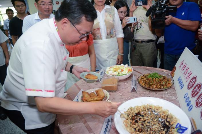 市長品嚐眷村美食