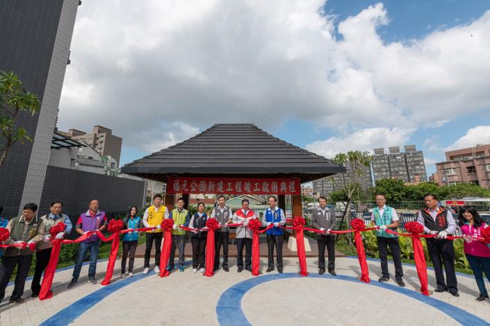 市長及貴賓為福元公園啟用典禮剪綵