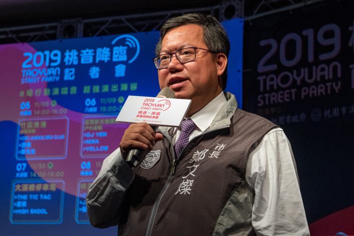 鄭市長說，市府將舉辦8場「桃音降臨．前導派對」行動演唱會，為流行音樂露天劇場正式營運暖身