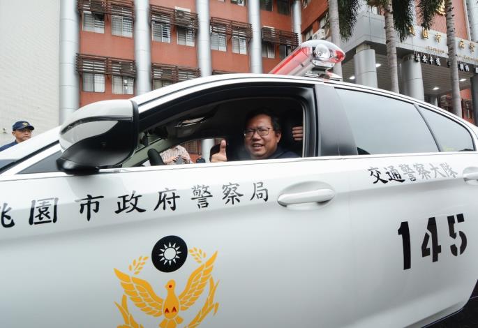 市長試乘新購警用車