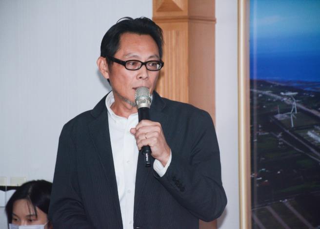 都發局長盧維屏進行「違章建築強拆收費自治條例」專題報告