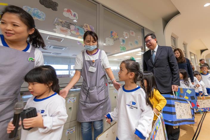 市長與桃捷非營利幼兒園孩童進行捷運體驗活動